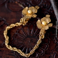 真珠スミレ・カーディガン・クリップ／セーターガード