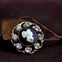 ブローチをした貴婦人のミニカメオ・ヴィンテージブローチ