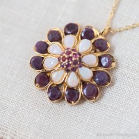 Swoboda スワボダ-天然石-ルビーとオパール・フラワー・ペンダント・ネックレス