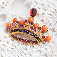 Swoboda スワボダ-天然石-コーラル・サファイヤ王冠ヴィンテージ・ブローチ