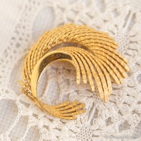 Trifari トリファリ-ゴールドそよ風フェザー・ヴィンテージ・ブローチ