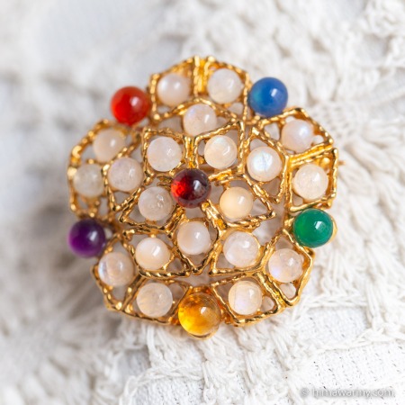 Swoboda スワボダ-天然石-ムーンストーンのジュエル・ボタン・ブローチ【ヴィンテージ・デッドストック】