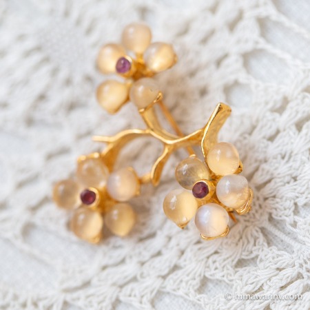 Swoboda スワボダ-天然石-月の梅ヴィンテージ・ブローチ【デッドストック】