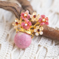 Swoboda スワボダ-天然石-ロードライトの花瓶にピンクフラワー・アレンジメント・ヴィンテージ・ブローチ【デッドストック】