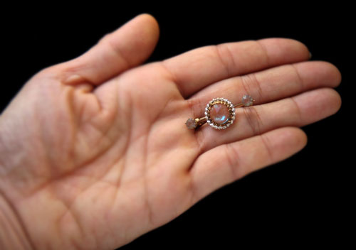 トライアングルカット・ヴィクトリアン・サフィレット・ブローチ