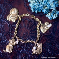 Avon 猫まみれブレスレット（クローズアップ）