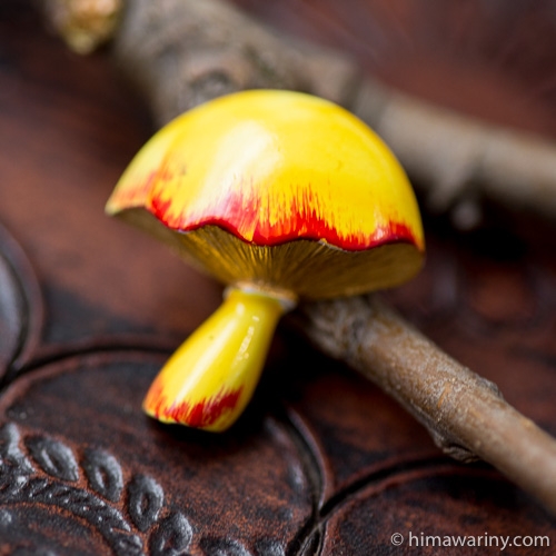 ビタミンイエロー・マッシュルーム・キノコ・ブローチ