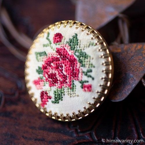 ハンドメイド刺繍ブローチ〜プチポワン・ローズ – アンティーク